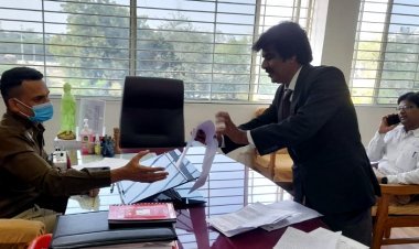 Advocate met SP : अभिभाषक के विरुद्ध दर्ज प्रकरण का खात्मा करने के लिए जिला अभिभाषक संघ ने एसपी को सौंपा मांग-पत्र, कहा- कोई प्रकरण ही नहीं बनता