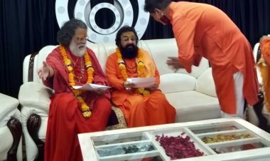 मठ-मंदिरों की सुरक्षा अखाड़ा परिषद को सौंपने व कानून बनाने की उठी मांग, अभा अखाड़ा परिषद अध्यक्ष महंत रविंद्र पुरी को ज्ञापन सौंपा