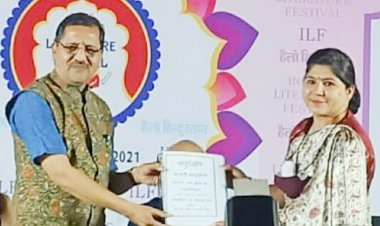 मध्य प्रदेश साहित्य अकादमी प्रकाशित कराएगी मालवी शब्दकोश,  भोली बेन ने निदेशक डॉ. दवे को सौंपी 5000 शब्दों वाली पांडुलिपि