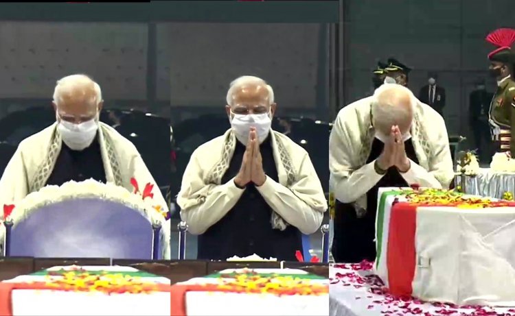 CDS रावत सहित सभी दिवंगतों की पार्थिव देह दिल्ली पहुंचीं, PM नरेंद्र मोदी, रक्षामंत्री राजनाथ सिंह और NSA डोभाल ने पालम एयरबेस पर दी श्रद्धांजलि