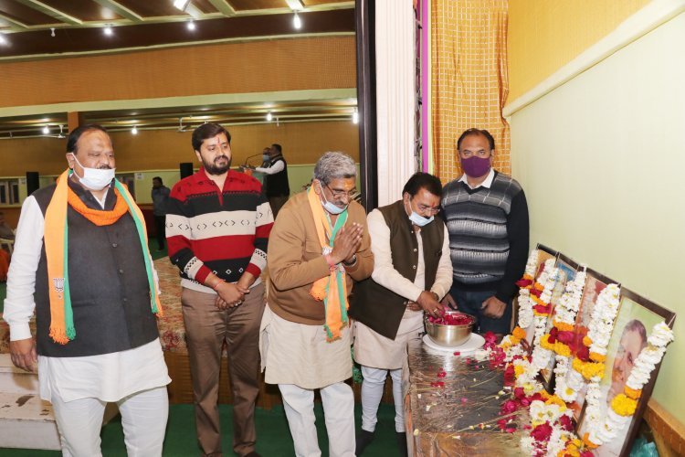 भाजपा : ठाकरे शताब्दी वर्ष में आयोजित बैठकों में कार्यकर्ताओं को 11 प्रतिशत मत बढ़ाकर संगठन को मजबूत करने का दिलाया संकल्प