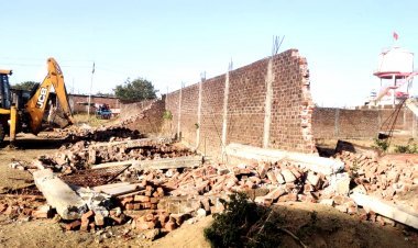 प्रशासन के दल ने मथुरी में 0.700 हेक्टेयर सरकारी जमीन से हटाए 39 अवैध निर्माण, 1.69 करोड़ रुपए की है जमीन