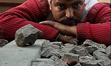 साले की शादी के लिए 'साहब' ने नहीं दी छुट्टी तो रेलकर्मी ने कर ली आत्महत्या, ट्रेन से कटे कर्मचारी ने खुद बताई वजह, देखें वीडियो...