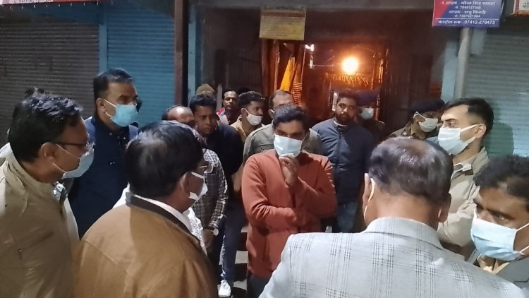 गुड न्यूज : चांदनी चौक क्षेत्र में बनेगा पे एंड यूड टॉयलेट और पार्किंग, रात को शहर की समस्याएं जानने निकले कलेक्टर ने निगम आयुक्त को दिए निर्देश