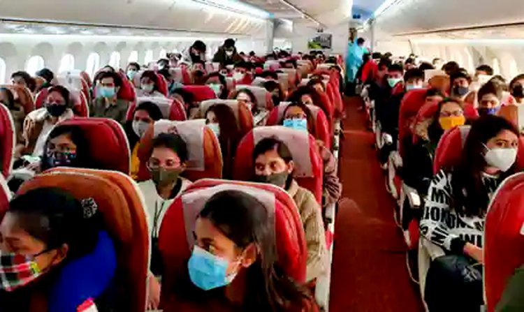 Ukraine-Russia War : 219 भारतीयों को लेकर विमान रोमानिया से रवाना, रात 8 बजे पहुंचेगा मुंबई, सरकार का वादा- हर भारतीय को वापस लाएंगे