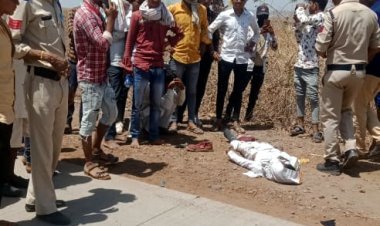 रतलाम-बाजना रोड पर दर्दनाक हादसा : बस की टक्कर से उड़ गए बाइक के परखच्चे, विवाह समारोह से लौट रहे दंपती की हो गई मौत, देखें वीडियो...