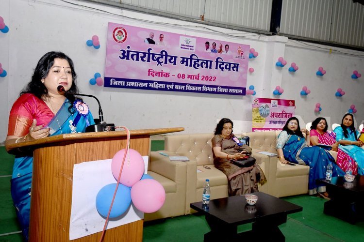 ‘महिलाएं शक्ति का रूप है, एक साथ घर-बाहर दोनों की जिम्मेदारियां निभाना जानती हैं, ईश्वर ने यह सामर्थ्य महिलाओं को ही दिया है, अपनी शक्ति पहचानें'