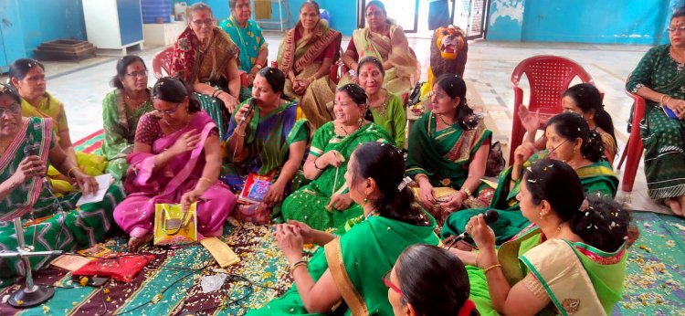 फाग उत्सव में भजनों पर खूब थिरकीं अखिल भारतीय मारवाड़ी महिला सम्मेलन की रतलाम इकाई की सदस्य, गुलाल लगाकर दी शुभकामनाएं