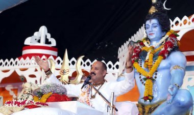 भगवान धन, सत्ता, वैभव से कभी नहीं रीझता, केवल तुम्हारा मन चाहिए, सत्ता के मोह को छोड़ अच्छे कर्म करो - पं. श्री प्रदीप मिश्रा