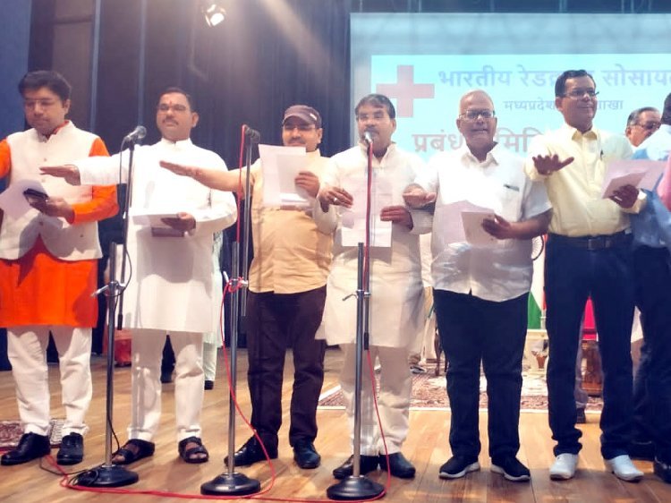 समाजसेवी महेंद्र गादिया ने भारतीय रेडक्रॉस सोसायटी के प्रदेश प्रबंध कार्यकारिणी सदस्य के रूप में ली शपथ, राज्यपाल पटेल ने दिलाई शपथ