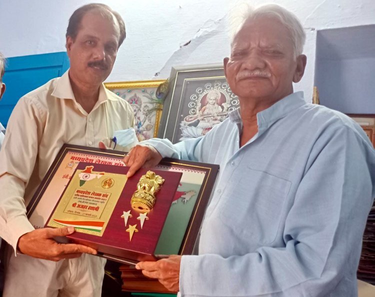 साहित्यकार एवं कवि प्रो. अज़हर हाशमी प्रमोद शिरढोणकर विरहमन स्मृति राष्ट्र प्रेरणा सम्मान से अलंकृत, मप्र लेखक संघ ने किया सम्मान