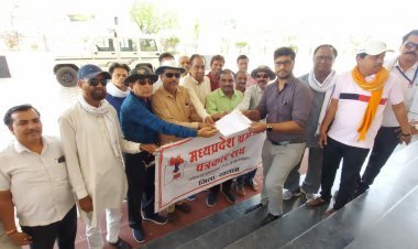 मध्यप्रदेश श्रमजीवी पत्रकार संघ ने 21 सूत्रीय मांगों को लेेकर ज्ञापन सौंपा