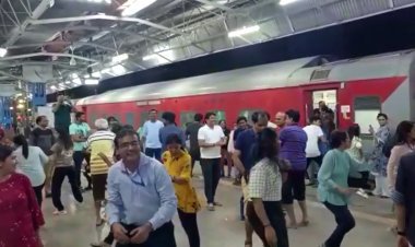 समय से 20 मिनट पहले रतलाम स्टेशन पहुंच गई ट्रेन, फिर यात्रियों ने किया ऐसा काम कि देखने वाले रह गए हैरान, देखें वीडियो...