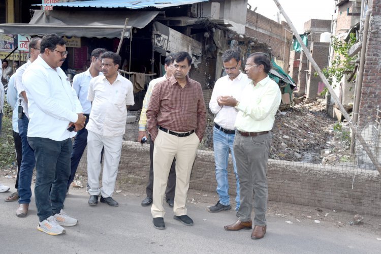 नाली की गंदगी दिखाई तो वाट्सएप ग्रुप से रिमूव कर दिया, कलेक्टर ने नाले में गंदगी का अंबार दिखाया तो क्या उन्हें जिले से बाहर करेंगे ?