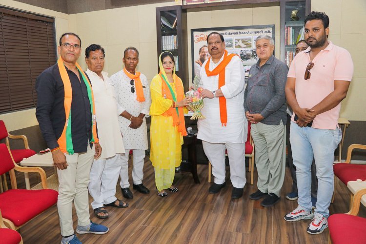 कांग्रेस से नाउम्मीदी मिलने पर शबाना खान ने  5 दिन पूर्व थामा था भाजपा का हाथ, निर्विरोध बन गईं पार्षद, रतलाम विधायक चेतन्य काश्यप ने किया सम्मान