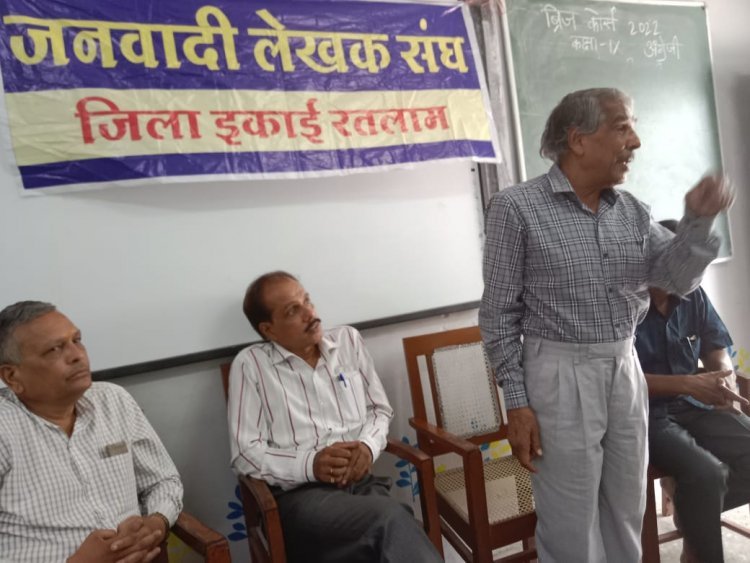 विचार और दृष्टि से ही रचना संपन्न होती है, वैचारिकता व समझ नहीं होने से रचना प्रभावी नहीं होती- प्रो. चौहान
