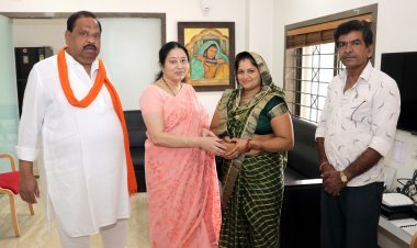शहर विधायक काश्यप दंपती ने कर्मचारी की पुत्री गायत्री का सरपंच बनने पर व ग्रामीण विधायक ने नवनिर्वाचित जनपद प्रतिनिधि का किया स्वागत