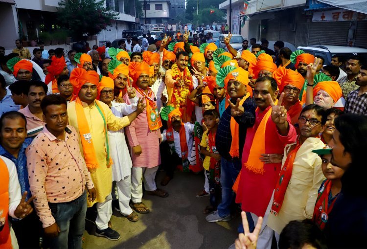 जनसंपर्क में छाया केसरिया साफा, जनता से लेकर कार्यकर्ता सब एक रंग में दिखे