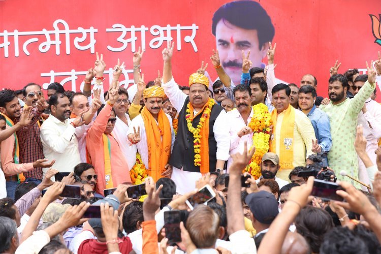 धन्यवाद रतलाम ! विधायक चेतन्य काश्यप के साथ शहर भर में घूमे नवनिर्वाचित महापौर प्रहलाद पटेल, ज्ञापित किया मतदाताओं का आभार