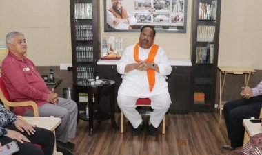 चेतन्य काश्यप फाउंडेशन के प्रतिभा सम्मान समारोह की तैयारियां अंतिम चरण में, मेधावी विद्यार्थियों के गिफ्ट कूपन विद्यालयों में पहुंचे