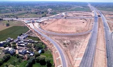 निवेश क्षेत्र पर ये कैसा बवाल ? विधायक बोले- डरने व भ्रमित होने की जरूरत नहीं, DM ने कहा- सकारात्मक बात के लिए तैयार लेकिन कानून व्यवस्था बिगड़ी तो कार्रवाई होगी 