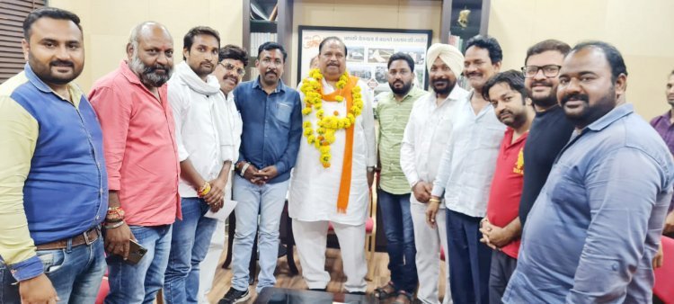 हिंदू जागरण मंच ने विधायक काश्यप का किया सम्मान, जिला जेल के कैदियों की कलाई पर बहनों से राखी बंधवाने की अनुमति दिलवाने का मामला