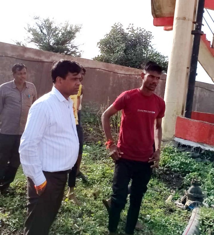 जल जीवन मिशन से भ्रष्टाचार का रिसाव ! मिशन के तहत बनी टंकी से पानी रिसने की शिकायत पर पहुंचे कलेक्टर, 23 को टीम करेंगी जांच