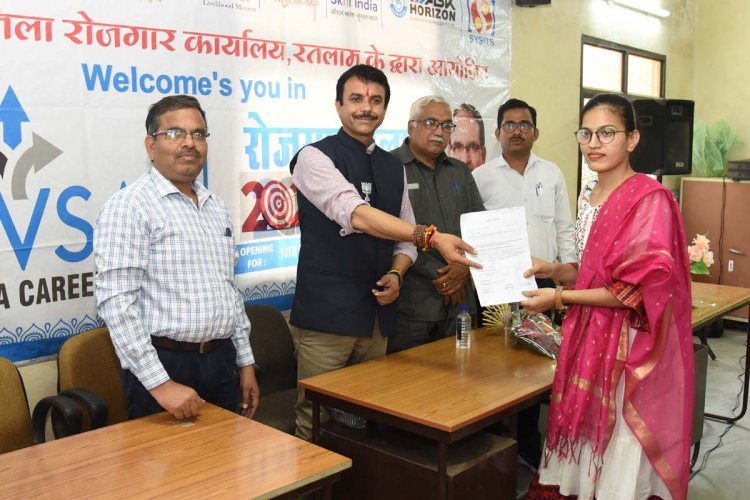 रोजगार मेले से जॉब पाने वाले युवा अपनी मेहनत तथा समर्पण से जीवन में आगे बढ़ें : महापौर पटेल