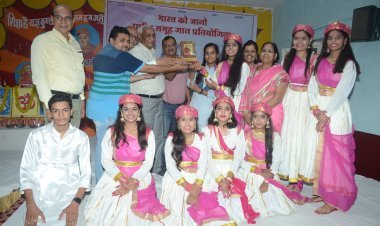 बच्चों ने पहले भारत को जाना फिर सामान्य ज्ञान स्पर्धा में जीते पुरस्कार, गीत भी प्रस्तुत किए