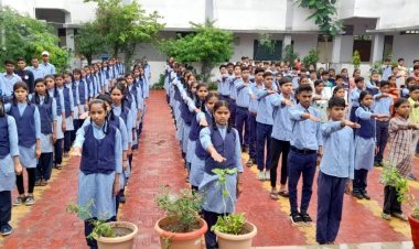 प्राइवेट स्कूलों को टक्कर दे रहा रतलाम का विनोबा सीएम राइज स्कूल, सिर्फ दो माह में बदल दी बच्चों व अभिभावकों की धारणा