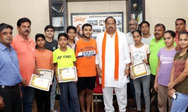 संभागीय तैराकी स्पर्धा में रतलाम के 6 तैराकों ने जीते 6 स्वर्ण पदक, विधायक चेतन्य काश्यप ने किया सम्मानित