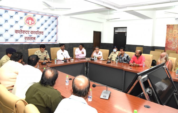 अनन्त चतुर्दशी पर झांकियों के साथ निकलने वाले अखाड़ों के प्रदर्शन में कानून व्यवस्था का पालन करना जरूरी- कलेक्टर सूर्यवंशी