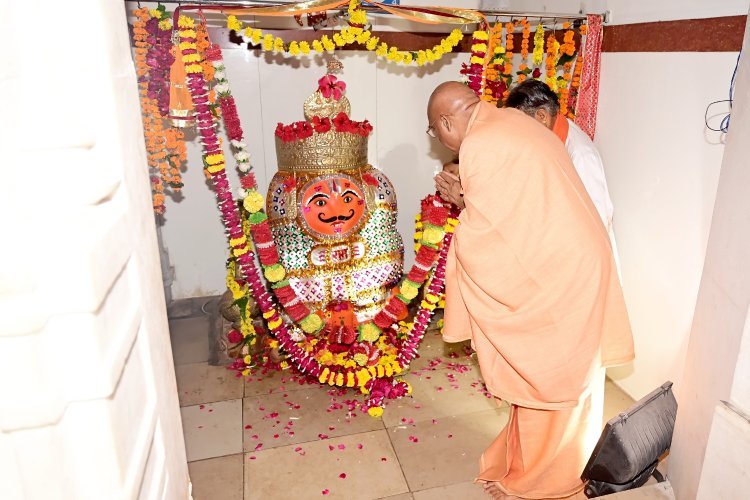 जूनापीठाधीश्वर आचार्य महामंडलेश्वर स्वामी श्री अवधेशानंद गिरीजी ने श्री बरबड़ हनुमानजी के दर्शन कर की गौसेवा