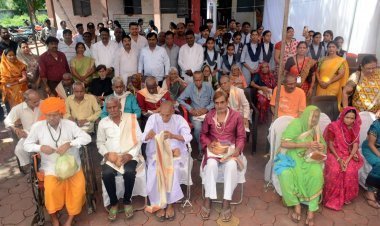 कलेक्टर नरेंद्र सूर्यवंशी का यह रूप देख सभी हो गए भावुक, महापौर प्रहलाद पटेल ने भी यह घोषणा करने में नहीं लगाई देर