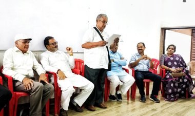 स्वस्थ संवाद की सराहनीय पहल 'सुनें-सुनाएं' : मिले, बैठे और शरद जोशी के व्यंग्य और कवि सुमन की रचनाओं पर किया सार्थक विमर्श