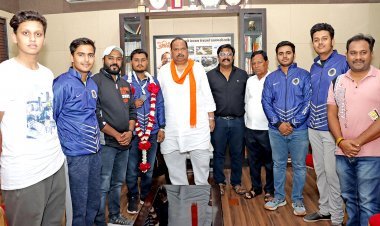 वेस्ट जोन प्री नेशनल लेवल शूटिंग में 20 साल बाद रतलाम को रजत पदक दिलाने वाले शूटर गौड़ का विधायक काश्यप ने किया सम्मान