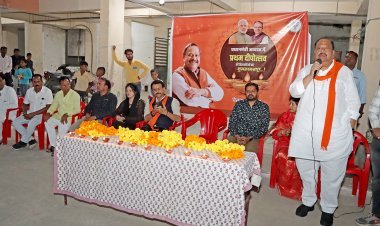 विधायक चेतन्य काश्यप ने डोसीगांव स्थित प्रधानमंत्री आवास में रह रहे परिवारों के साथ मनाई दीपावली, आवास की किश्तें भरने की दी समझाइश