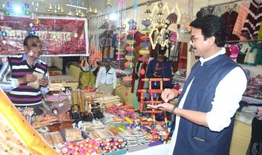 हस्तकला प्रदर्शनी में उत्पाद सुंदर होने के साथ ही टिकाऊ भी, रतलाम शिल्पकारों के शिल्प का पारखी है : महापौर पटेल