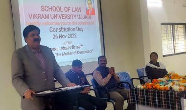 सर्वे भवंतु सुखिनः के सूत्र को साकार करता है भारत का संविधान, यहां प्राचीन काल से ही लोकतंत्र के महत्वपूर्ण साक्ष्य मौजूद- प्रो शर्मा