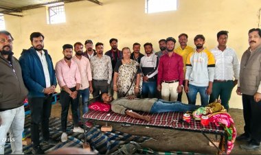 महावीर मंडल के आह्वान पर 61 यूनिट रक्तदान कर पूर्व प्रधानमंत्री भारतरत्न अटल बिहारी वाजपेई को दी श्रद्धांजलि