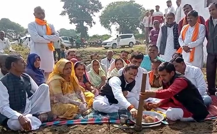 रतलाम के 3 गांवों को मिली उप स्वास्थ्य केंद्र की सौगात, डेढ़ करोड़ से बनने वाले भवनों का विधायक मकवाना ने किया भूमि पूजन