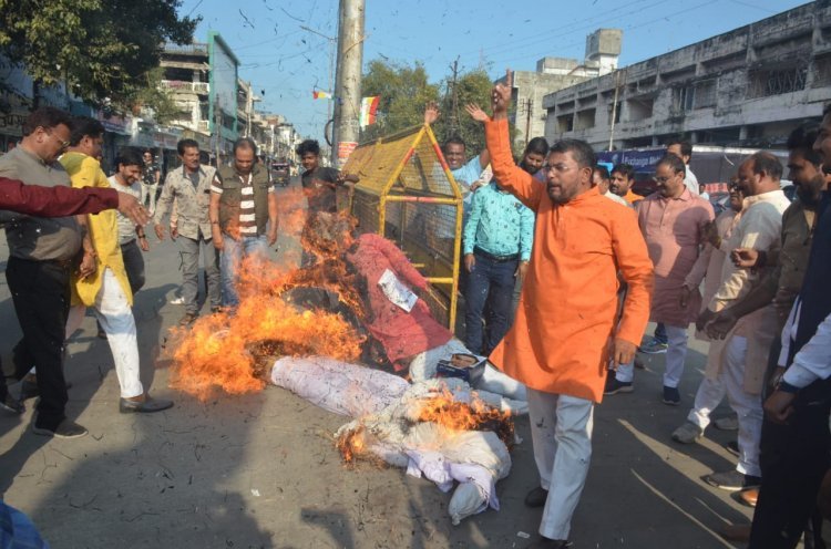 भाजपा ने फूंका पाकिस्तान के विदेश मंत्री बिलावल भुट्टो और पाकिस्तान का पुतला, मुर्दाबाद के नारे भी लगाए