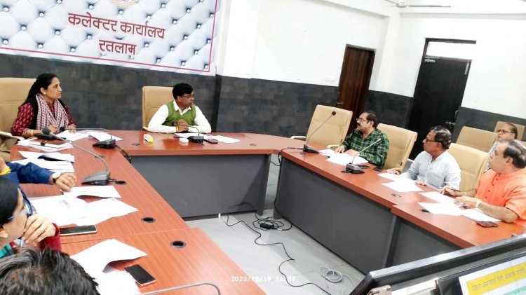 जिला अस्पताल के लिए RKS से न करें अनावश्यक खरीदी, विभागीय मद से राशि प्राप्त करने का प्रयास करें, सारे उपकरण चालू रहें- कलेक्टर