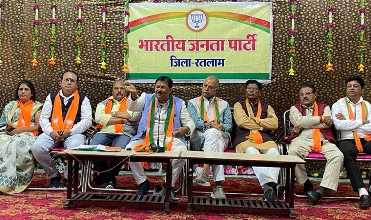 हर कार्यकर्ता का विश्वास जीतने का प्रयास करो, अटल जी के जन्मदिन पर हर गली में कार्यक्रम हो- भाजपा जिला प्रभारी प्रदीप पांडेय 