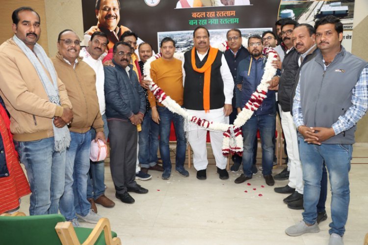 संबल में पटवारी रिपोर्ट की अनिवार्यता खत्म, अंत्योदय प्रकोष्ठ ने विधायक चेतन्य काश्यप का किया अभिनन्दन
