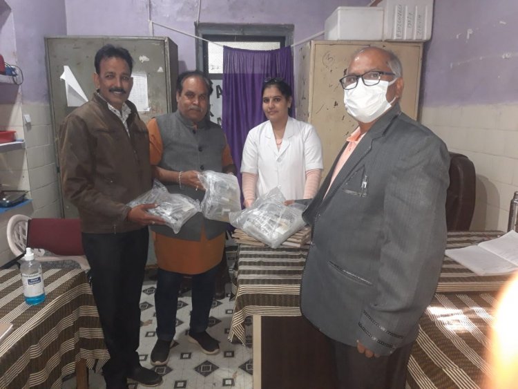 समाजसेवी काकानी ने दिखाई सक्रियता तो दो घंटे में दूर हो गई मनोरोगी की ठंडे पाने से नहाने की समस्या, मिलने लगा गर्म पानी, आईवी सेट भी मिले