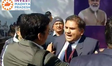 इन्वेस्टर्स समिट में रतलाम, मंदसौर व नीमच के निवेशकों का हंगामा, आमंत्रित करने के बाद भी प्रवेश नहीं देने पर भड़के उद्योगपति व व्यापारी, देखें वीडियो...