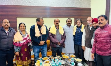 पूर्व पार्षद व समाजसेवी फैयाज मंसूरी ने किया कांग्रेस प्रदेश महासचिव पारस सकलेचा और जिला शहर अध्यक्ष महेंद्र कटारिया का स्वागत