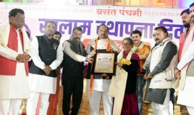 ‘स्वतंत्रता के दीप की लौ कांपती प्रहार से, बिका ईमान कौड़ियों में स्वार्थ के बाजार से…’ डॉ. सत्यनारायण सत्तन