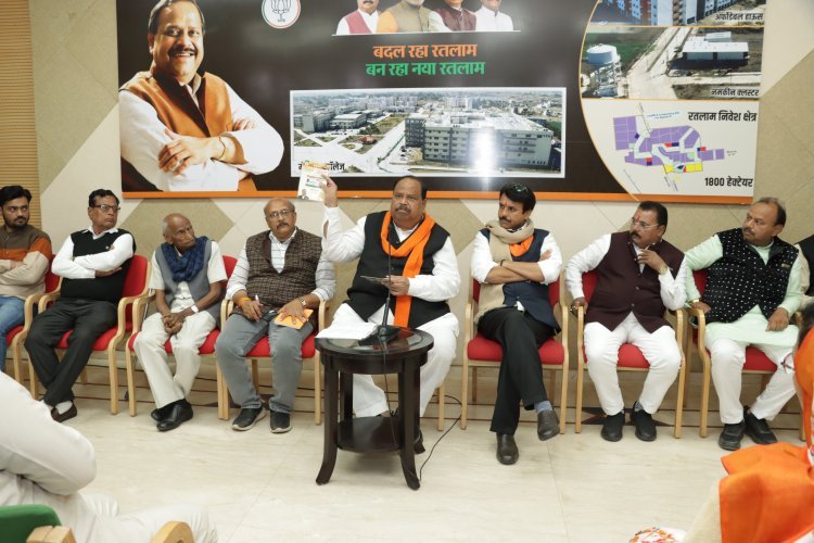 रतलाम में परिवार भाव से संपन्न कराएं विकास यात्रा, इसके माध्यम से लोगों को लोक कल्याणकारी योजनाओं की जानकारी भी दें- विधायक चेतन्य काश्यप